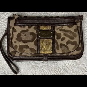 Nine West clutch/ wristlet
